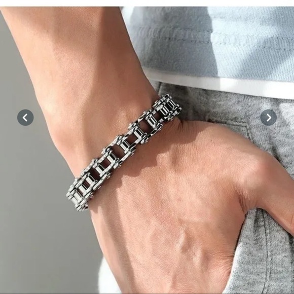 ❗️NEW❗️Bicycle Chain Men’s Bracelet - Picture 3 of 3